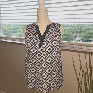 SKIES ARE BLUE AINA SPLIT NECK TOP SIZE MEDIUM NAVY & WHITE